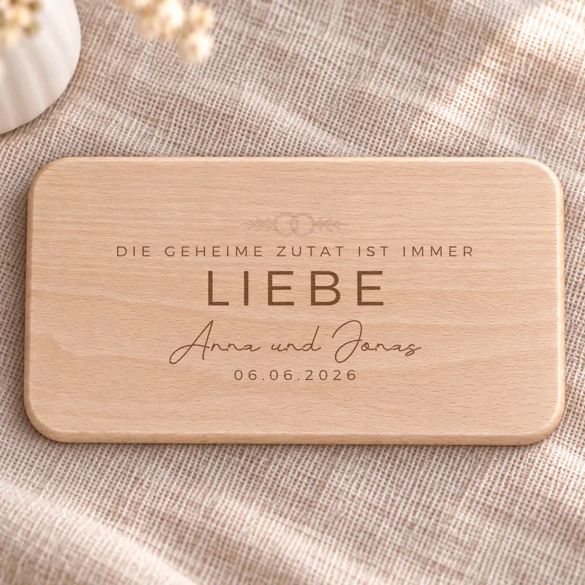 Frühstücksbrettchen „Die geheime Zutat ist immer Liebe" – image 1